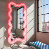 Зеркало настенное с подсветкой, розовое Seletti, 77 x 102 x 4 см., 17165 Supercurve Mirror Tall